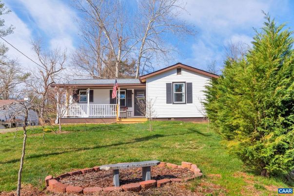 Backyard, Exterior, Facade, Ranch