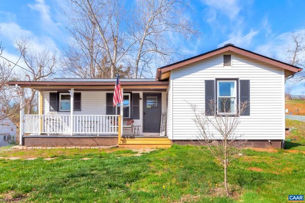 Backyard, Exterior, Facade, Split Level