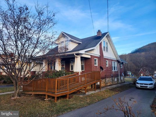 Exterior, Facade, Brick Facade, Queen Anne Victorian
