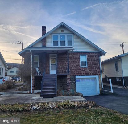 Attached, Exterior, Facade, Brick Facade, American Craftsman
