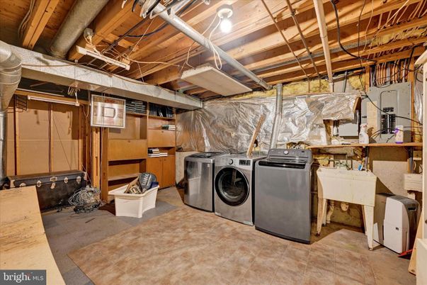 Interior, Washer, Wooden Beams