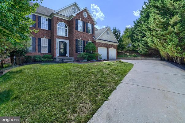 Attached, Exterior, Facade, Brick Facade, Georgian