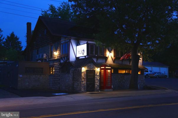 Attached, Detached Garage, Exterior, Facade, Modern