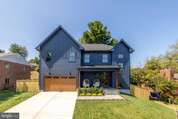 Attached, Exterior, Facade, Farmhouse