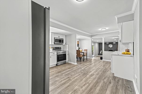 Dining room, Interior, Kitchen, Recessed Lighting, Stainless Steel Appliances, Wood Texture Flooring