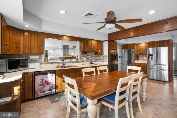 Dining room, Interior, Kitchen, Recessed Lighting, Stainless Steel Appliances