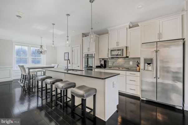 Dining room, Interior, Kitchen, Pendant Lights, Recessed Lighting, Stainless Steel Appliances, Wood Texture Flooring