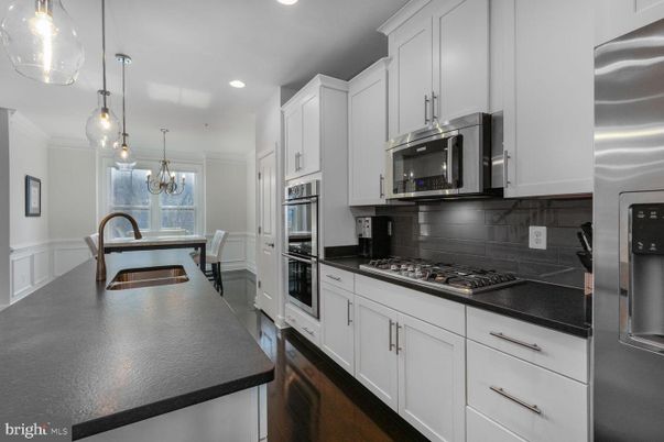 Chandelier, Dining room, Interior, Kitchen, Pendant Lights, Recessed Lighting, Stainless Steel Appliances, Wood Texture Flooring