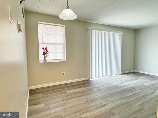 Empty room, Interior, Pendant Lights, Wood Texture Flooring