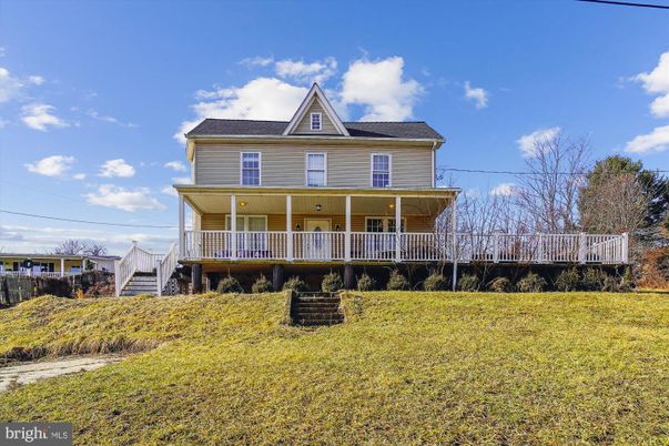 Backyard, Exterior, Facade, Queen Anne Victorian