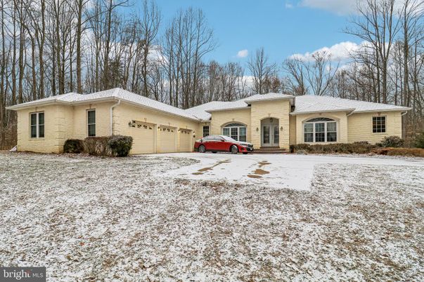 Attached, Exterior, Facade, Ranch