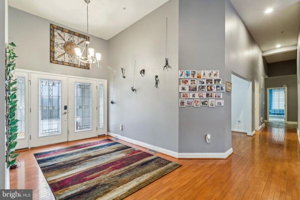 Interior, Pendant Lights, Recessed Lighting, Wood Texture Flooring