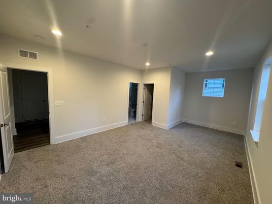 Empty room, Interior, Recessed Lighting