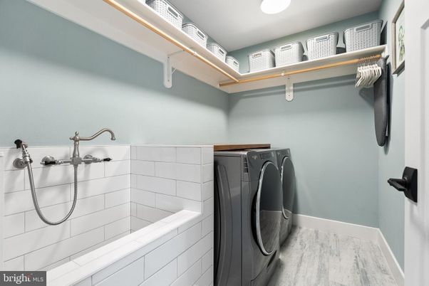 Interior, Washer, Wood Texture Flooring