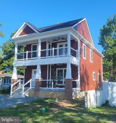 Exterior, Facade, Brick Facade, Queen Anne Victorian