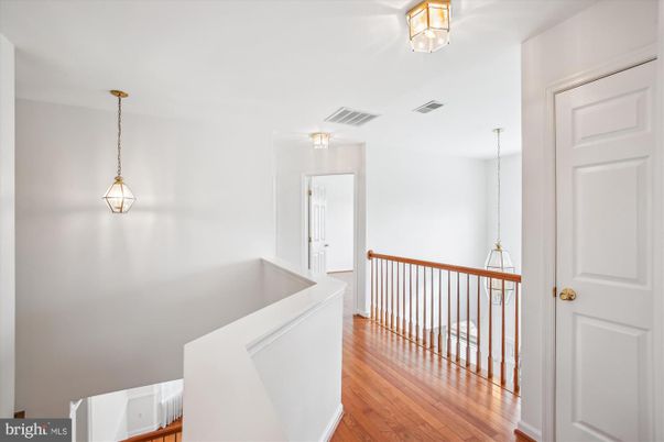 Interior, Pendant Lights, Wood Texture Flooring