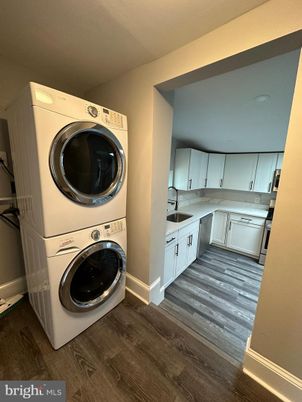Interior, Kitchen, Utility Closets, Washer, Wood Texture Flooring