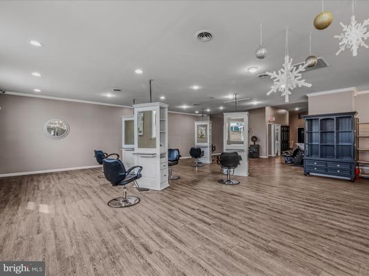 Interior, Pendant Lights, Recessed Lighting, Wood Texture Flooring