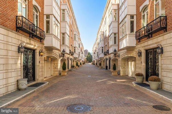 Exterior, Facade, Brick Facade, Rowhouse