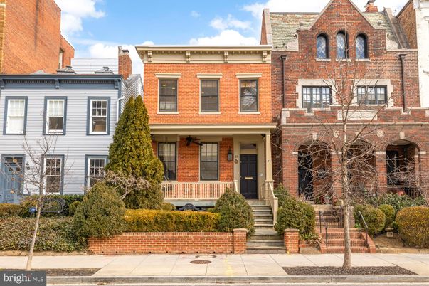 Exterior, Facade, Brick Facade, Rowhouse