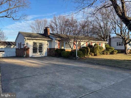 Backyard, Exterior, Facade, Cape Cod