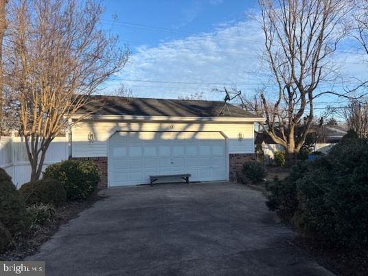 Detached Garage, Exterior