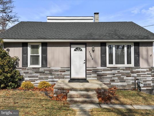Exterior, Facade, Cape Cod