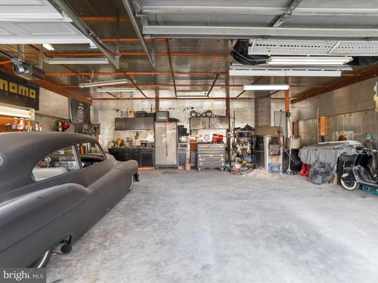 Garage, Interior
