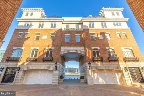 Exterior, Facade, Brick Facade, Rowhouse
