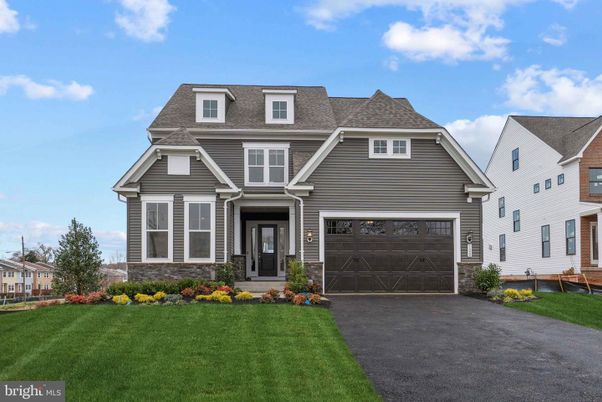 Attached, Exterior, Facade, American Craftsman
