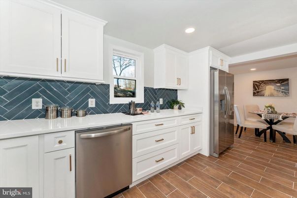 Dining room, Interior, Kitchen, Recessed Lighting, Stainless Steel Appliances, Wood Texture Flooring