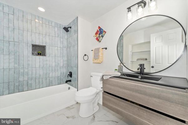 Bathroom, Interior, Marble, Recessed Lighting