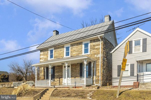 Exterior, Facade, Solar Panels, American Foursquare
