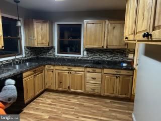 Interior, Kitchen, Pendant Lights, Wood Texture Flooring