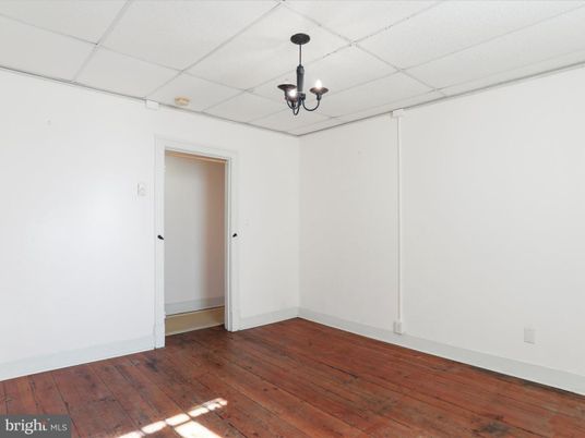 Chandelier, Empty room, Interior, Wood Texture Flooring
