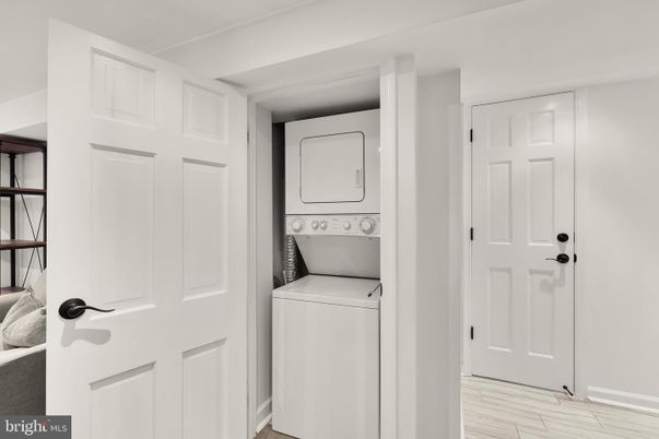 Interior, Utility Closets, Washer, Wood Texture Flooring