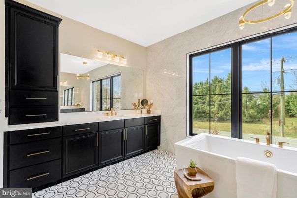 Bathroom, Dual Sink Vanities, Interior