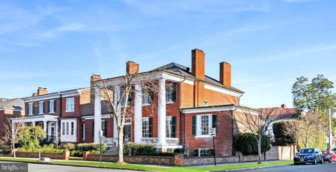 Exterior, Facade, Brick Facade, Georgian