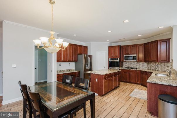 Chandelier, Dining room, Interior, Kitchen, Recessed Lighting, Stainless Steel Appliances