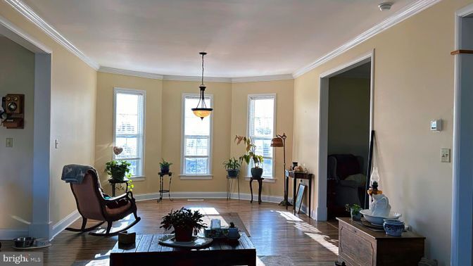 Interior, Pendant Lights, Wood Texture Flooring