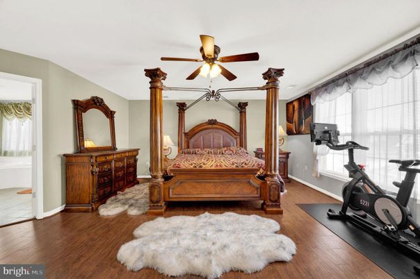 Bedroom, Fitness Equipment, Interior, Wood Texture Flooring