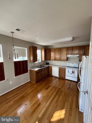 Interior, Kitchen, Pendant Lights, Wood Texture Flooring