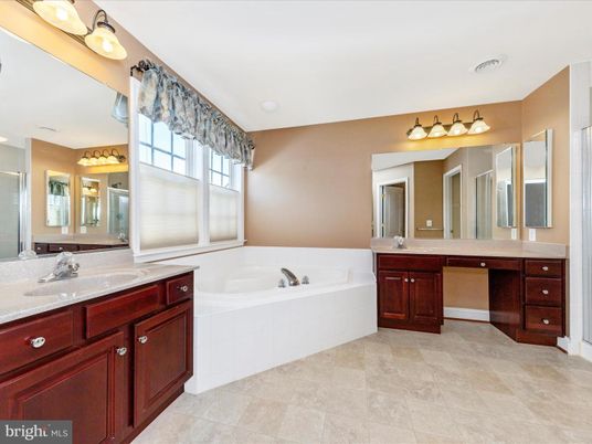 Bathroom, Dual Sink Vanities, Interior, Recessed Lighting