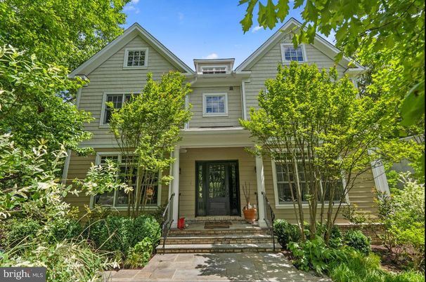 Exterior, Facade, Queen Anne Victorian