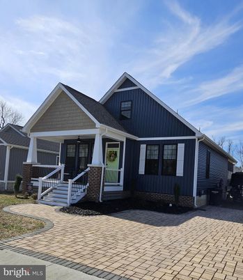 Exterior, Facade, American Craftsman