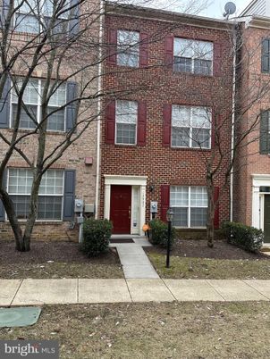 Exterior, Facade, Brick Facade, Rowhouse
