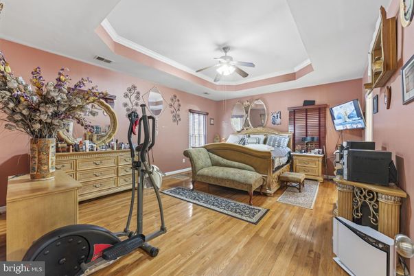 Bedroom, Fitness Equipment, Interior, Wood Texture Flooring