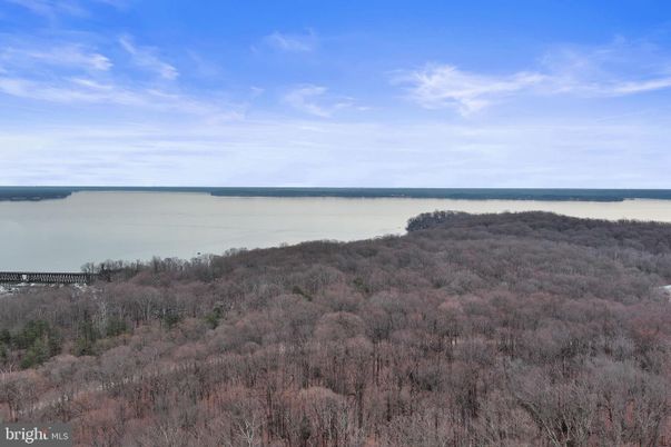 Exterior, Lake