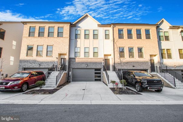 Attached, Exterior, Facade, Rowhouse