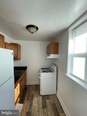 Interior, Kitchen, Washer, Wood Texture Flooring